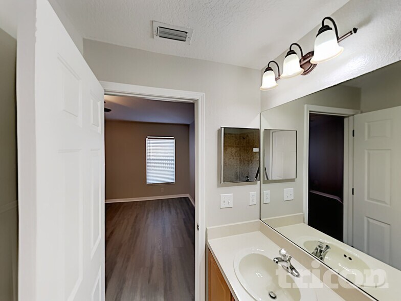 Building Photo - 3418 Thistledown Ln