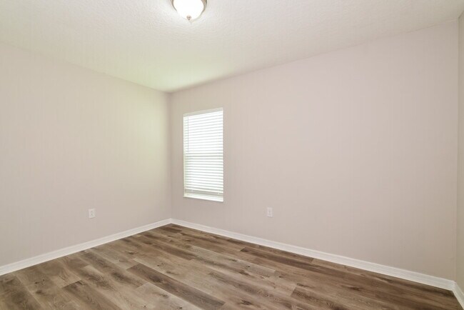 Building Photo - 2861 Mosshire Cir