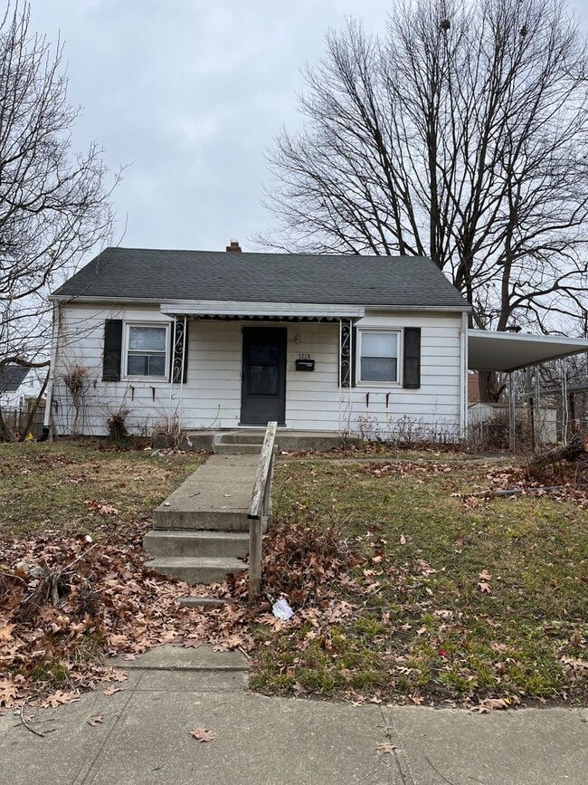 Building Photo - 3 Bedroom 1 Bathroom Single Family Home wi...