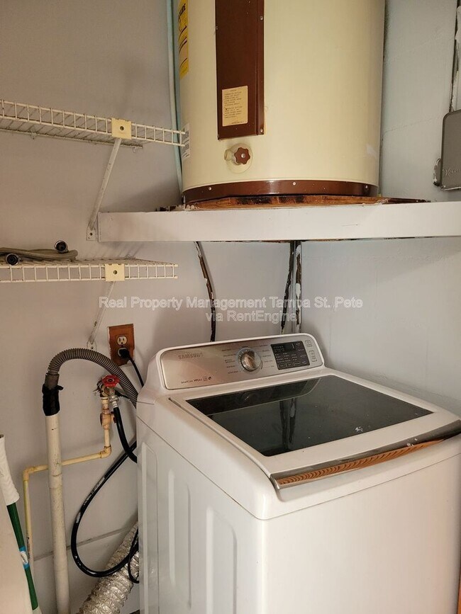 Building Photo - 4311 S Thatcher Ave