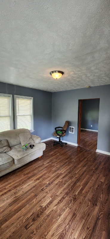 Building Photo - 504 Oak Dr