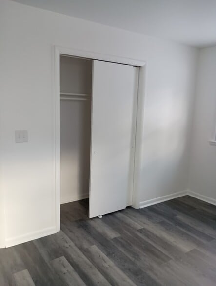 Building Photo - 1A Saybrook Dr