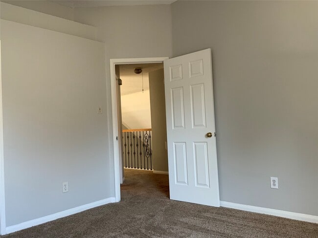 Building Photo - 1822 Laurel Oaks Dr