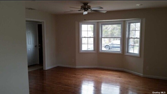 Building Photo - 66 Cedarhurst Ave