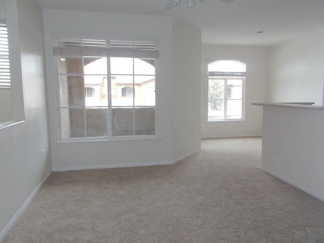 Building Photo - Precious Gem at Sedona on the Blvd!