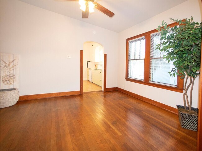 Building Photo - 5111 Ave Q 1/2