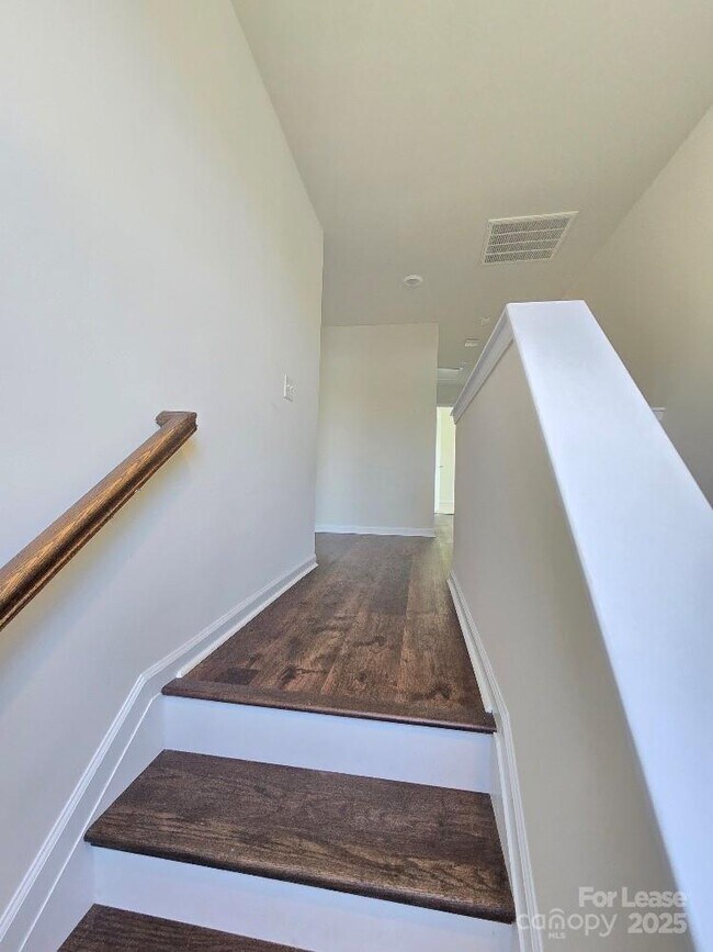 Building Photo - 14611 Murfield Ct