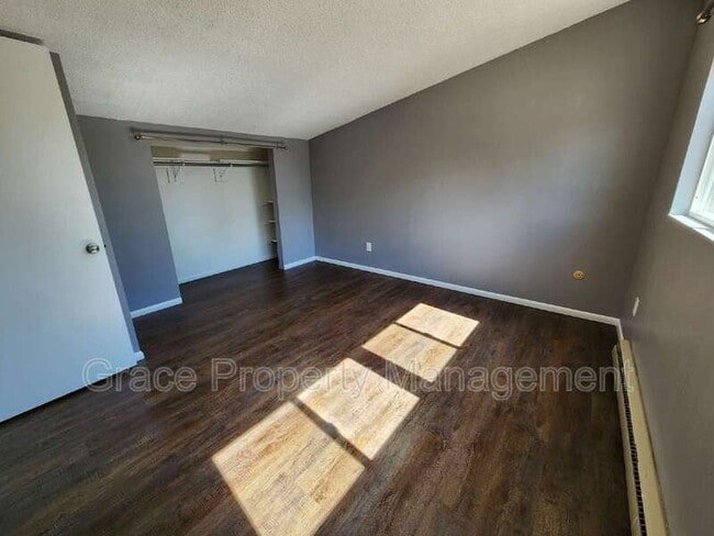 Building Photo - 903 Sir Galahad Dr