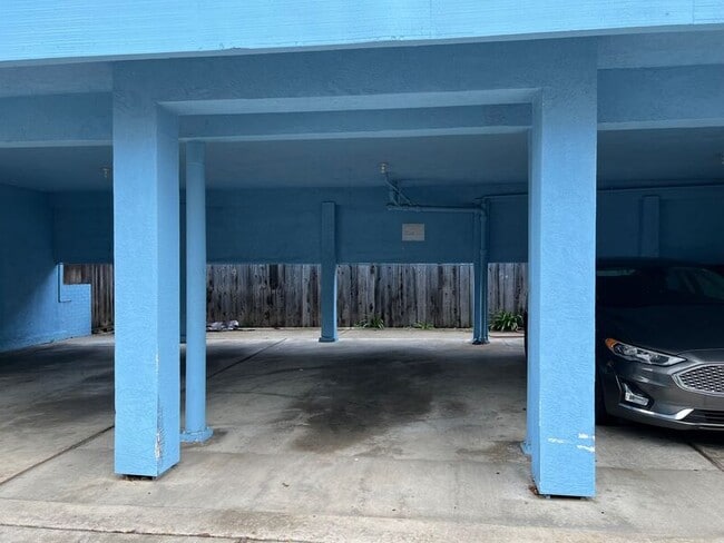 Building Photo - 2146 Alameda Ave