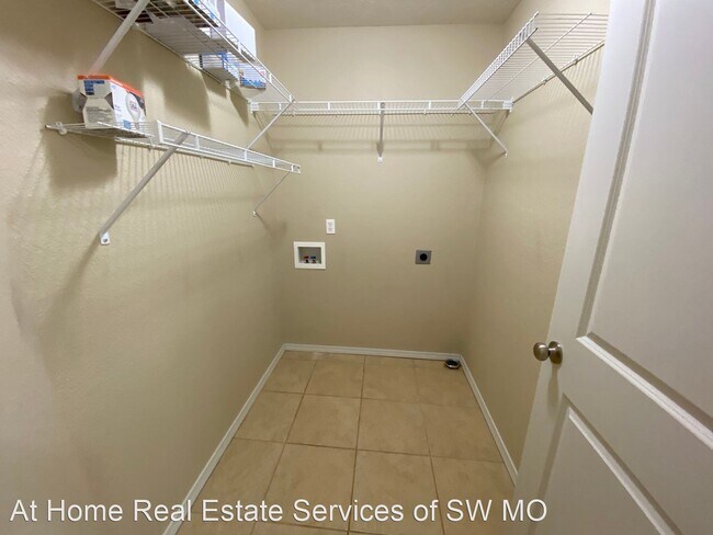 Building Photo - 3 br, 2 bath House - 3124 W Golden Valley