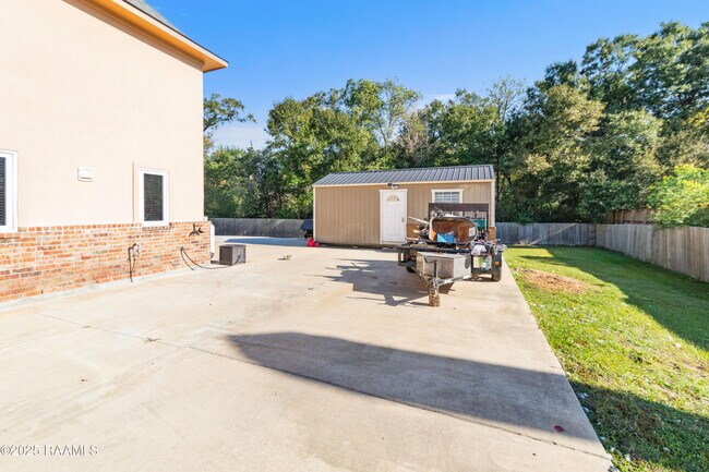 Building Photo - 213 E Peck Blvd