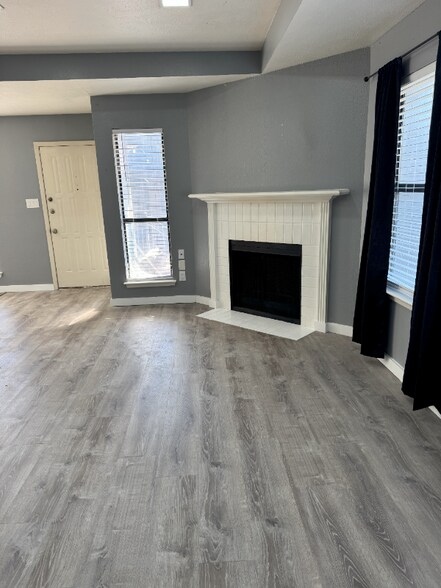 Building Photo - 5414 Lakeview Pkwy