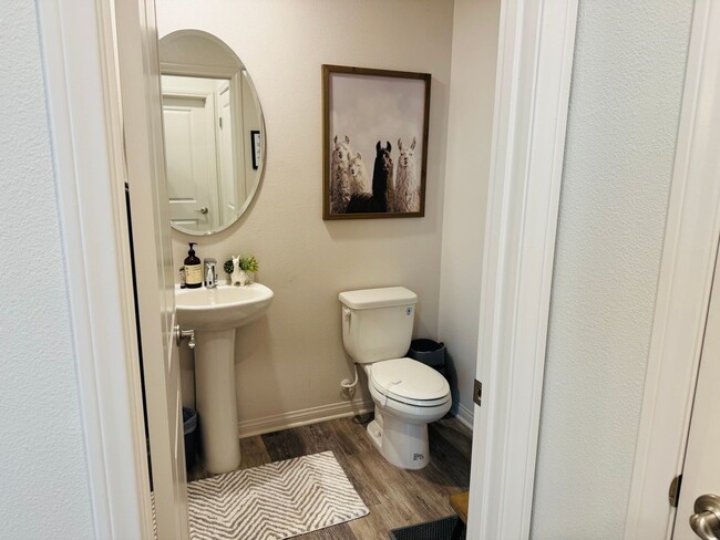 Building Photo - Experience Luxury Living With 4 Bedrooms o...