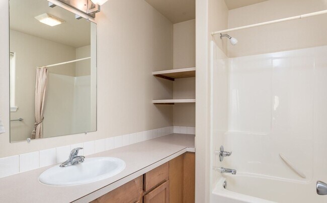 Building Photo - Beautiful Home In Puget Neighborhood
