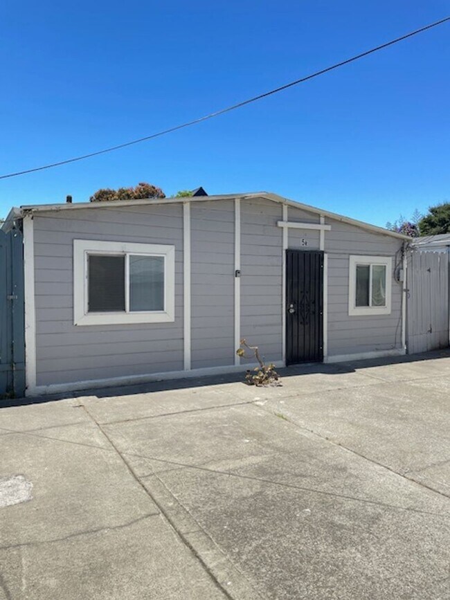 Building Photo - 01735