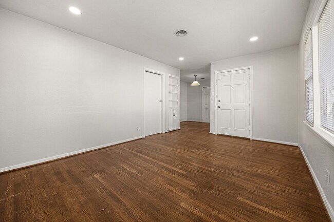 Building Photo - 6619 Maybank Dr