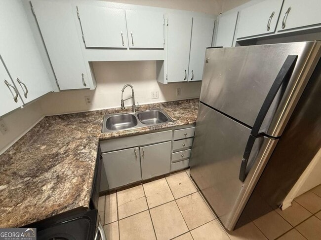 Building Photo - 3815 Parklane Dr