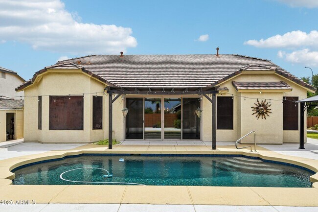 Building Photo - 2801 E Lindrick Dr