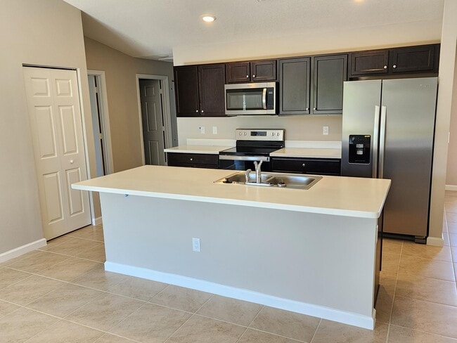 Building Photo - 3197 SW Armucher St