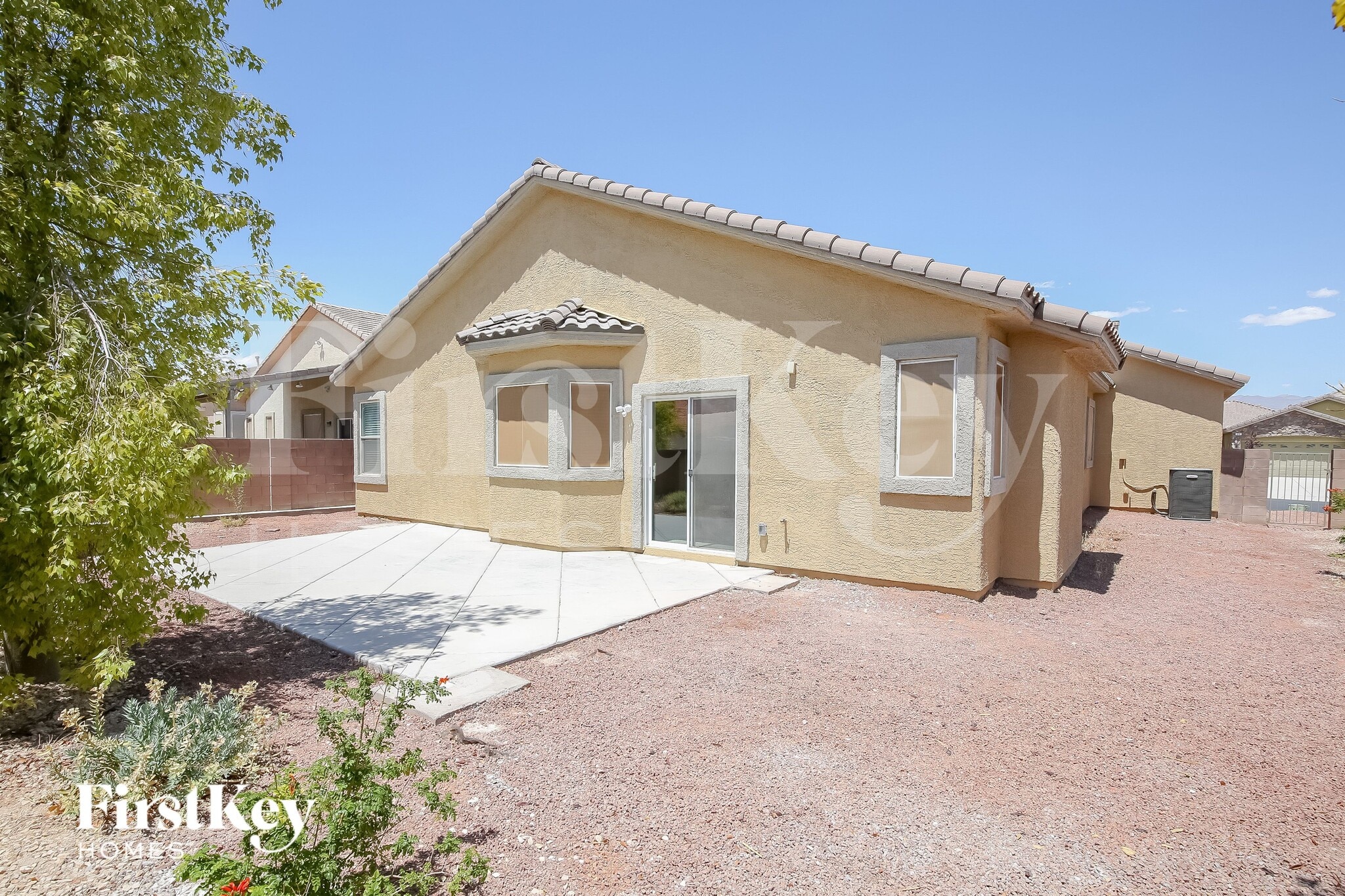 Building Photo - 609 Fiesta Del Rey Ave