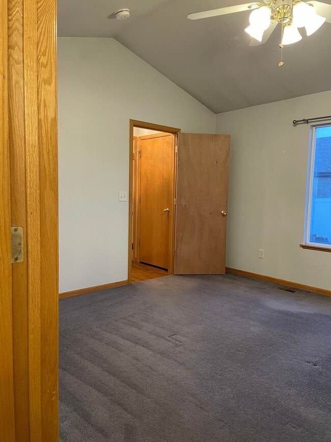 Building Photo - Spacious 4-Bedroom / 3-Bath Single Family Home in Windsor!