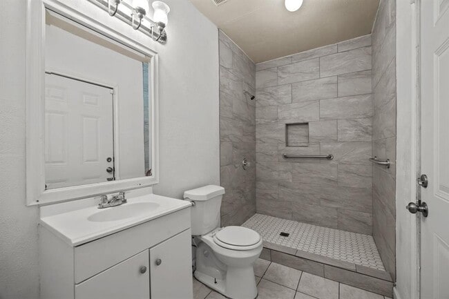 Building Photo - 6619 Indian Lake Dr