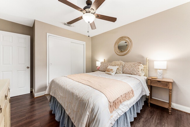 Building Photo - 1043 Grand Jct Dr