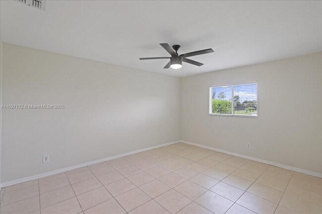 Building Photo - 1529 SW 15th Pl