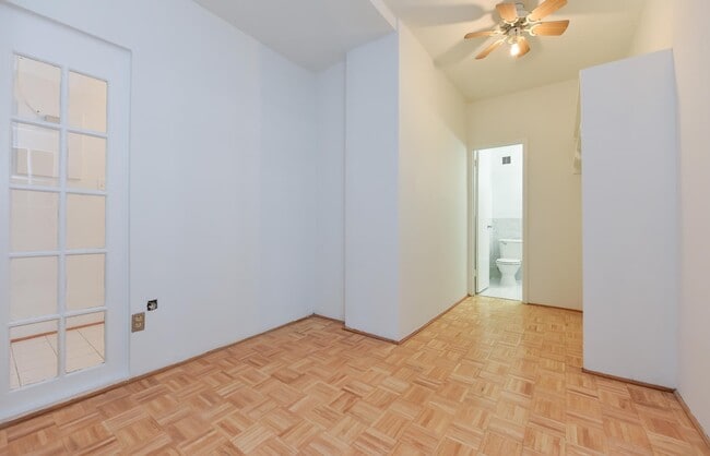Building Photo - Spacious & Bright Junior 1 Bedroom at River Place East