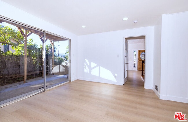 Building Photo - 1205 Oak Hill Ave