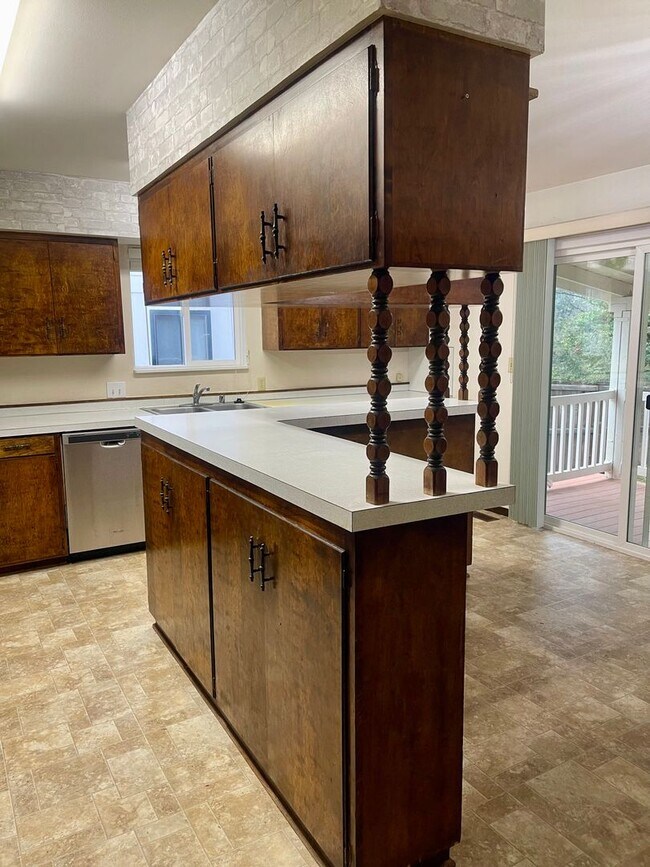 Building Photo - CHARMING 3 BED 2 BATH HOUSE WITH NEW HVAC, ROOF & LARGE FENCED BACKYARD