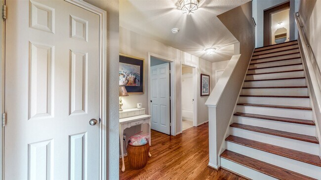 Building Photo - 1321 Paige St