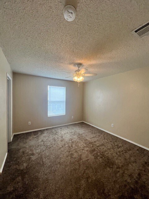 Building Photo - BURLESON 3/2/1 HOME