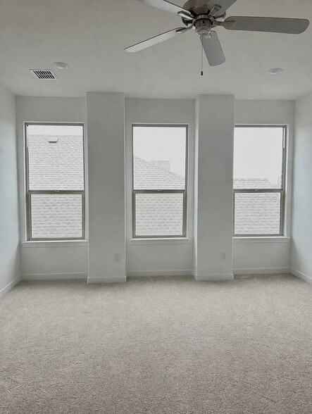Building Photo - 537 Breeds Hl Rd