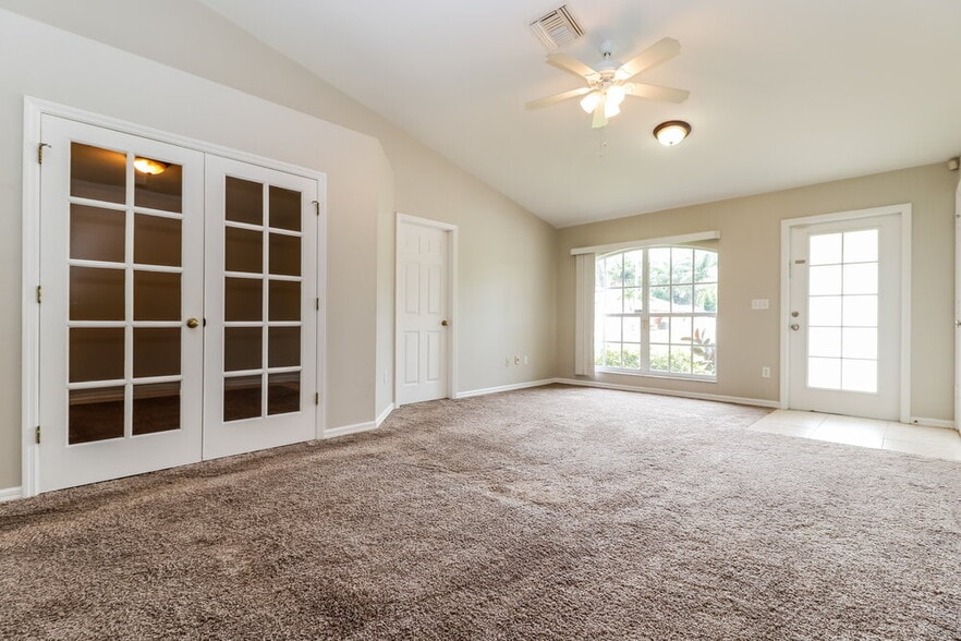 Building Photo - 1828 SW 10th Terrace