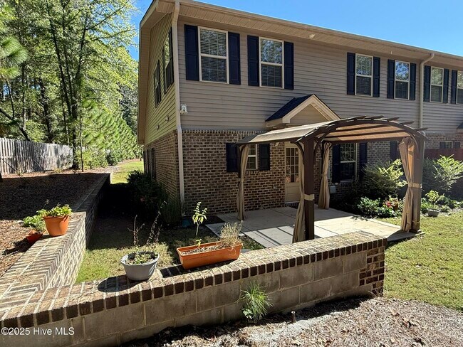 Building Photo - 300 Mashie Ct