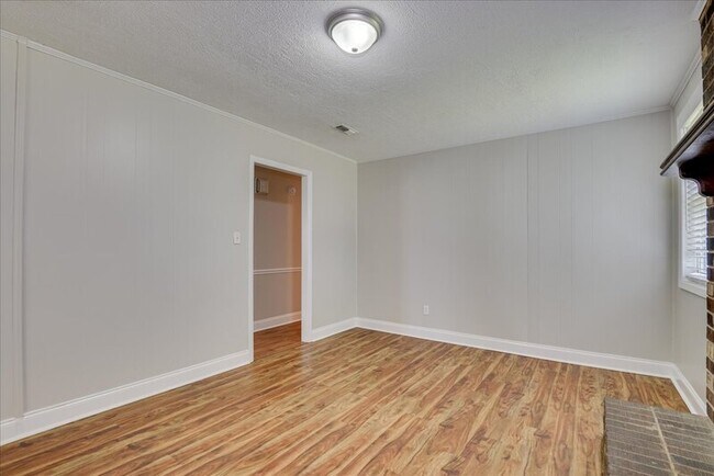 Building Photo - 608 Cedarwood Ct