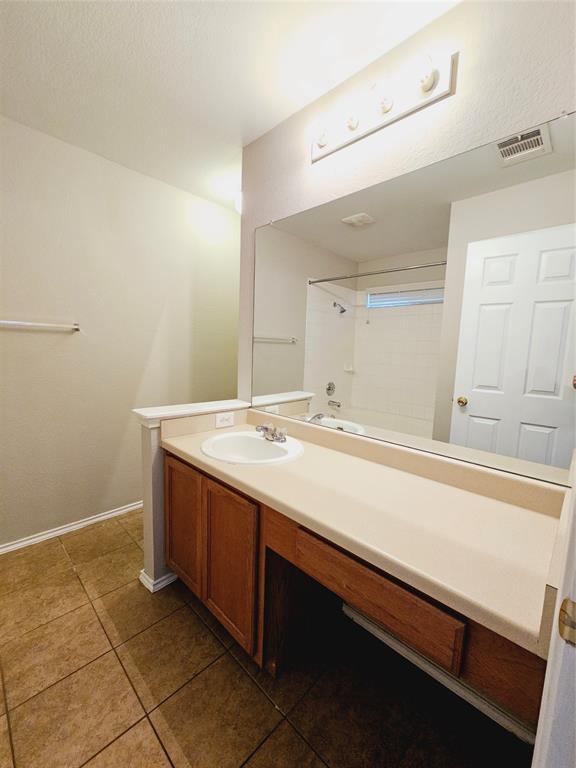 Building Photo - 423 Paddington Dr