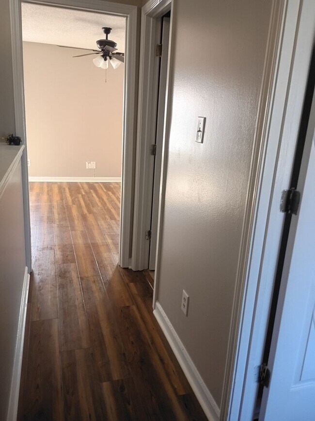 Building Photo - MOVE IN READY