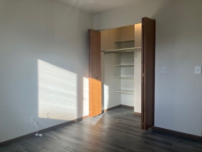 Building Photo - 112 S Wisconsin St