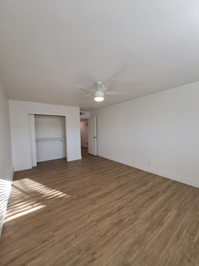 Building Photo - Beautiful 6-Bedroom Home with Pool & Outdo...