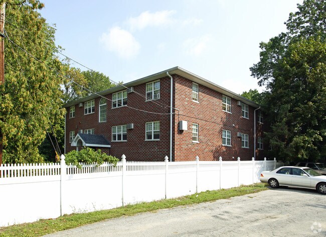Primary Photo - Arlington Arms Apartments