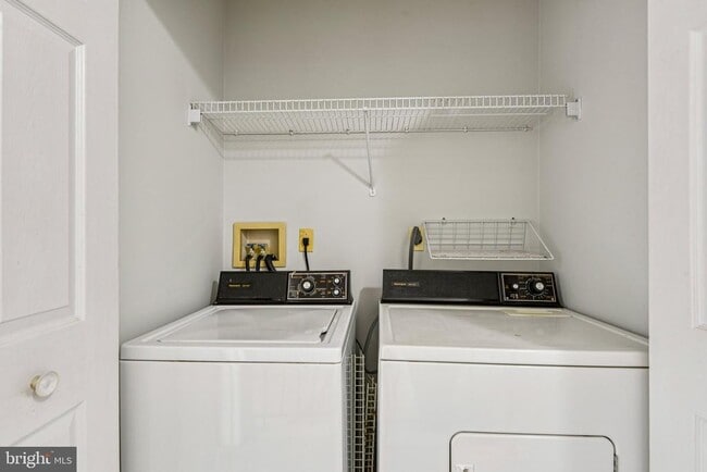 Building Photo - 1440 Nutwood Ct