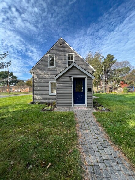 Building Photo - 430 S Webik Ave