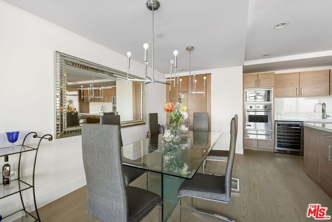 Building Photo - 13650 Marina Pointe Dr