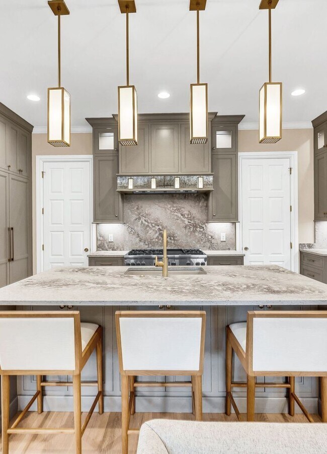 Building Photo - Franklin Gem Walking Distance to Downtown!