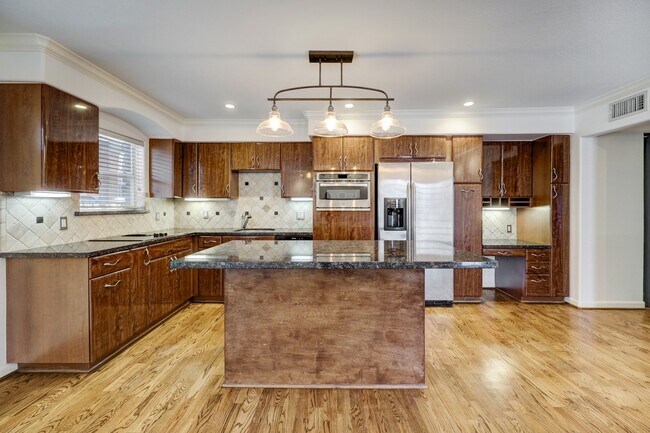 Building Photo - 1449 Heights Blvd