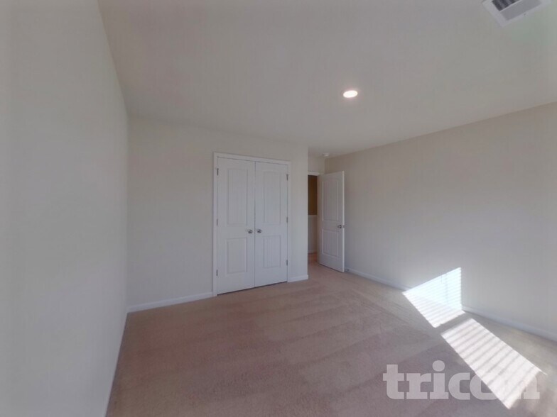 Building Photo - 2186 Southlea Dr