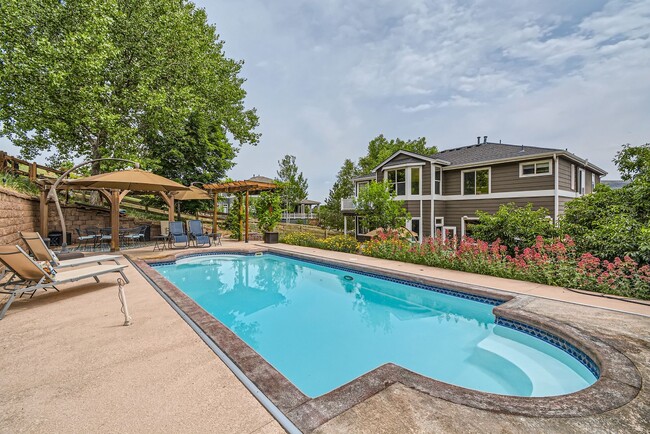 Building Photo - Luxury Golden Home with Private Pool & Bac...