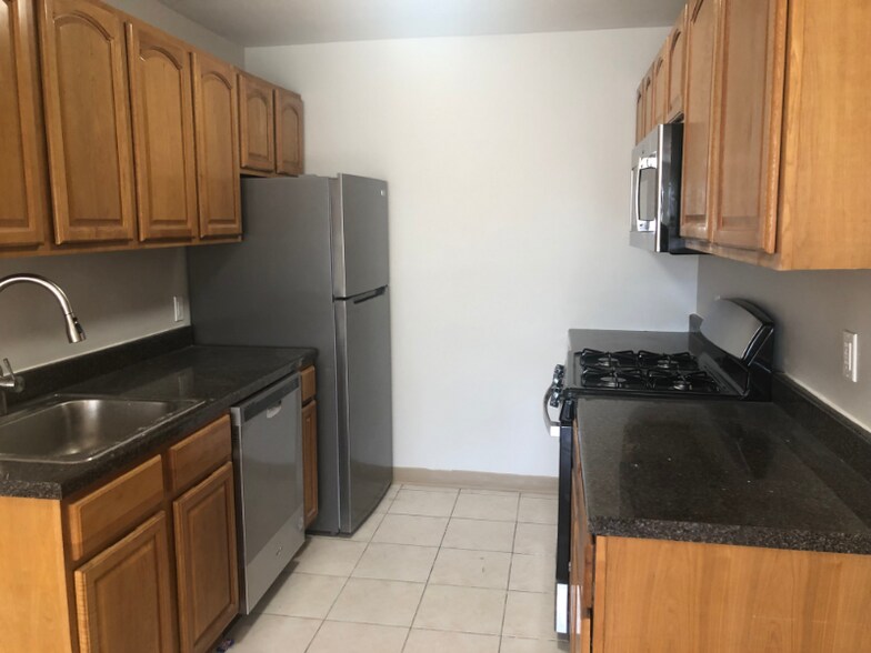 Building Photo - 147 Main St